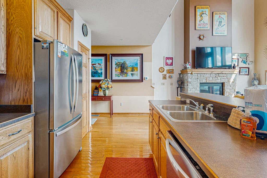 Serene 3BR Townhouse - HOT TUB - McHenry