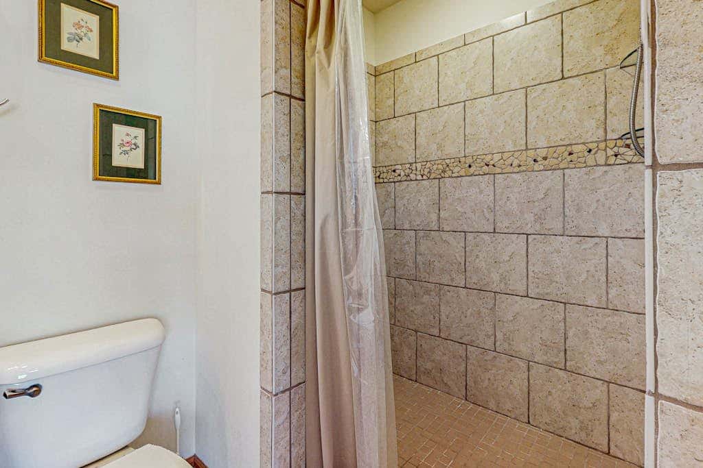 Serene 3BR Townhouse - HOT TUB - McHenry