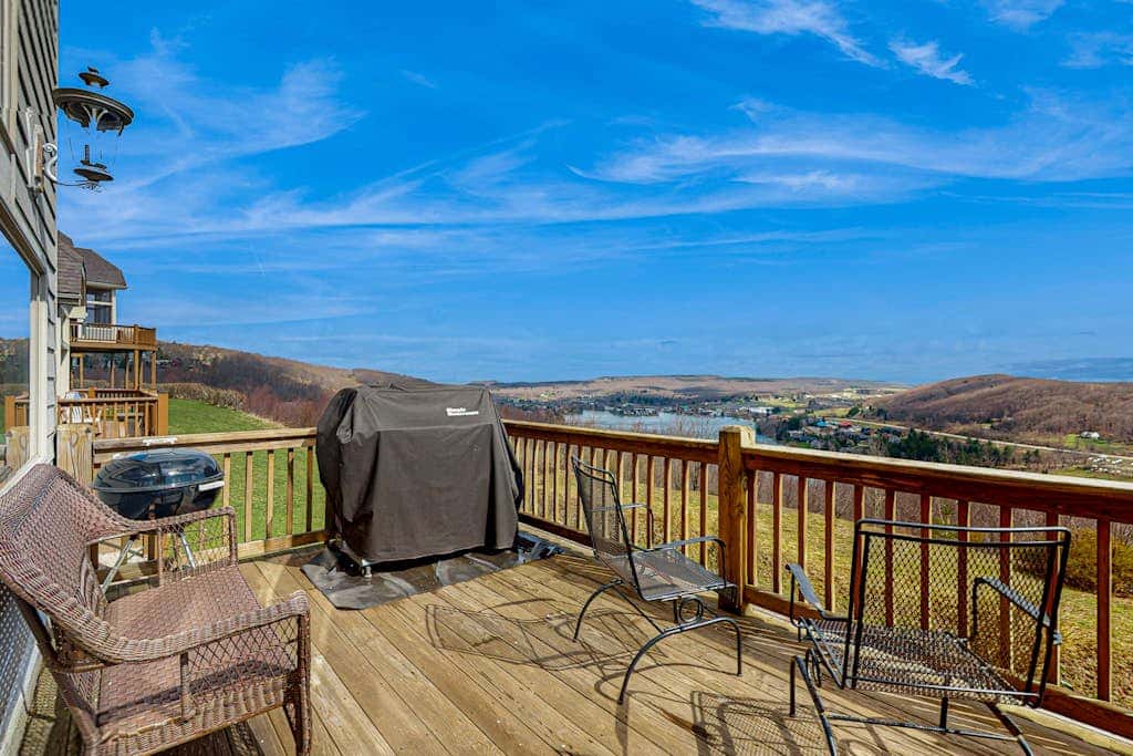 Serene 3BR Townhouse - HOT TUB - McHenry