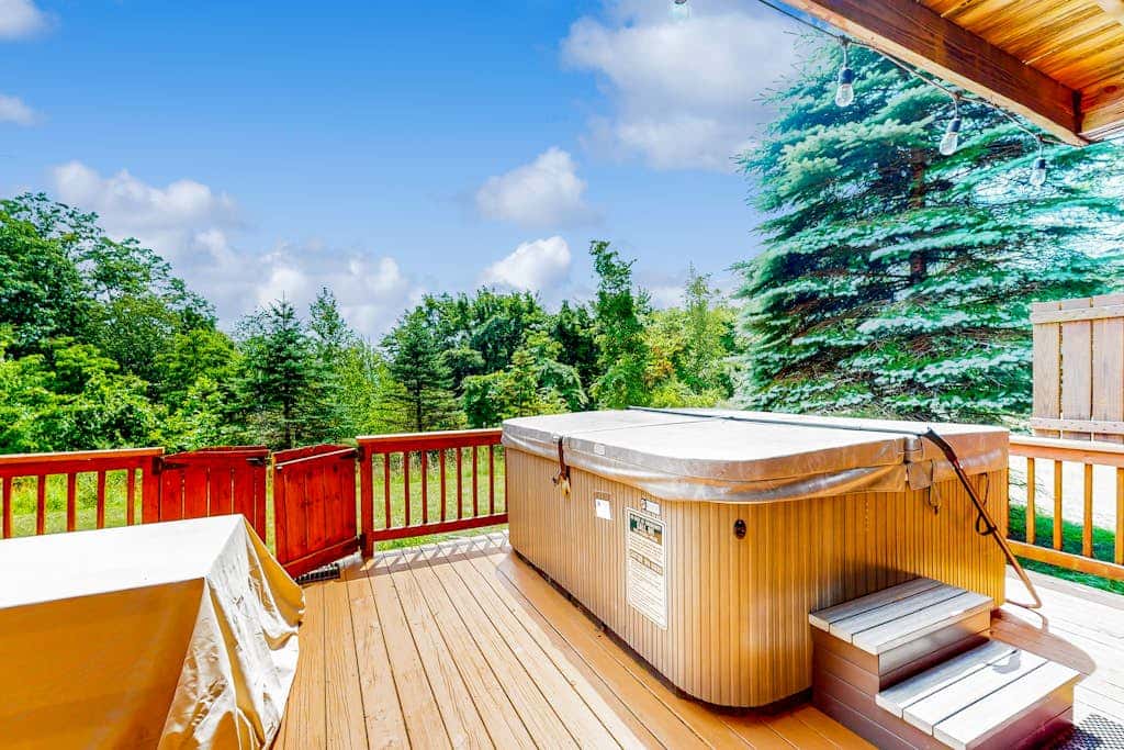 Snug 4BR Townhouse - SKI IN, SKI OUT - McHenry