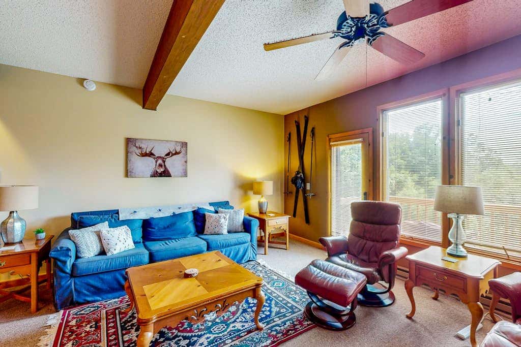Snug 4BR Townhouse - SKI IN, SKI OUT - McHenry