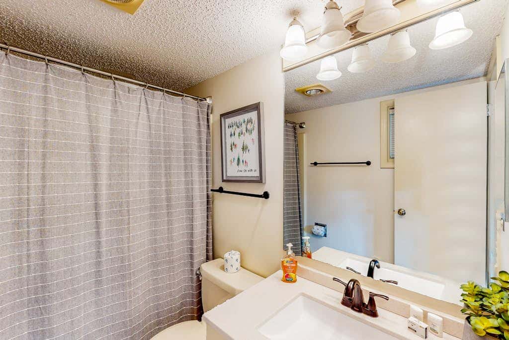 Snug 4BR Townhouse - SKI IN, SKI OUT - McHenry