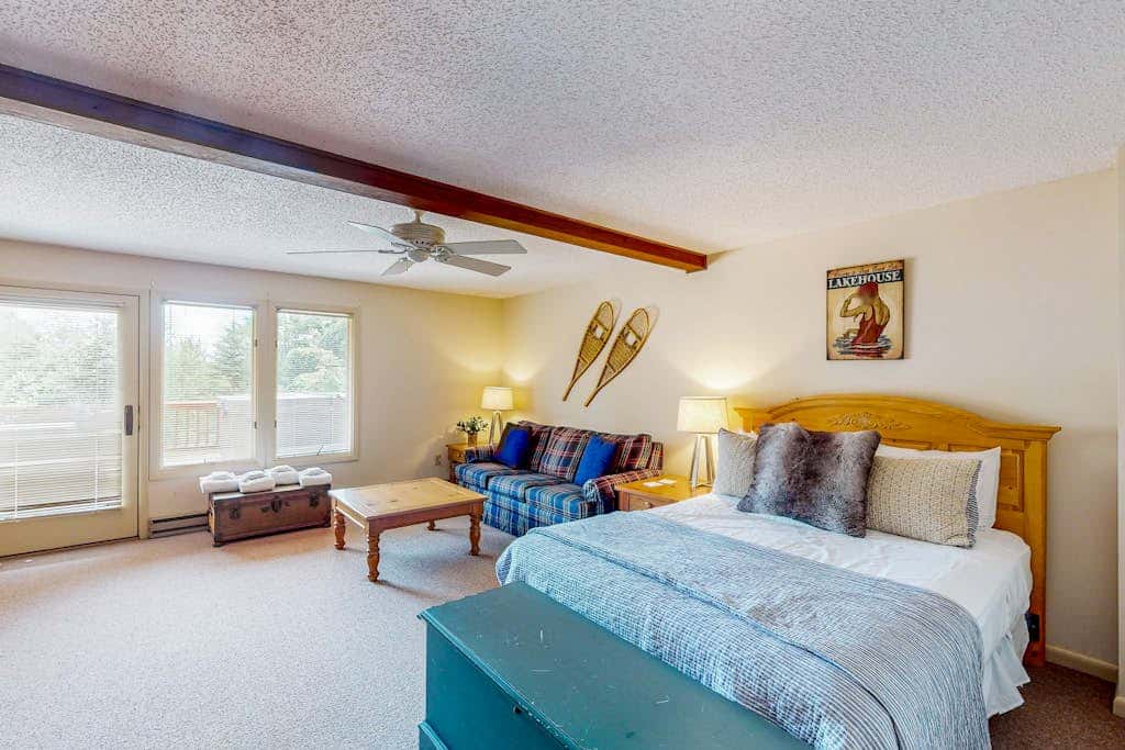 Snug 4BR Townhouse - SKI IN, SKI OUT - McHenry