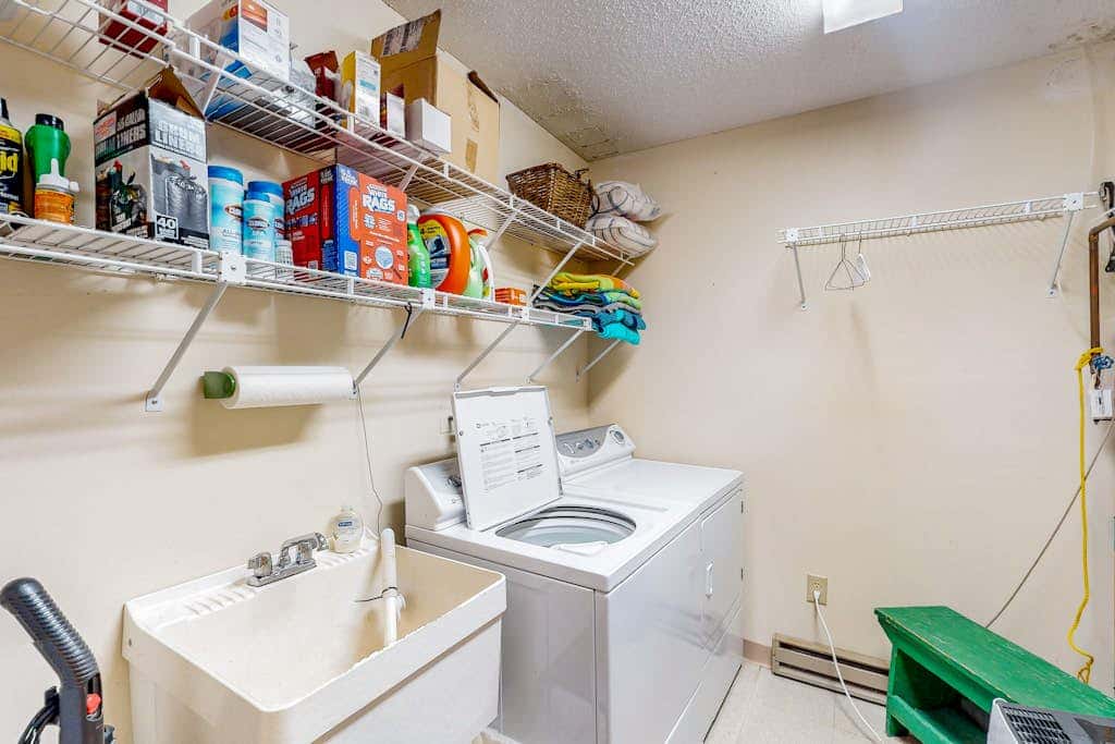Snug 4BR Townhouse - SKI IN, SKI OUT - McHenry