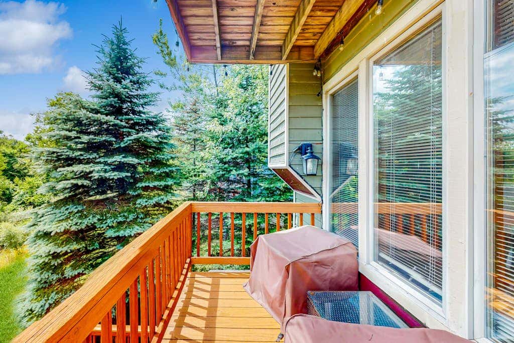 Snug 4BR Townhouse - SKI IN, SKI OUT - McHenry