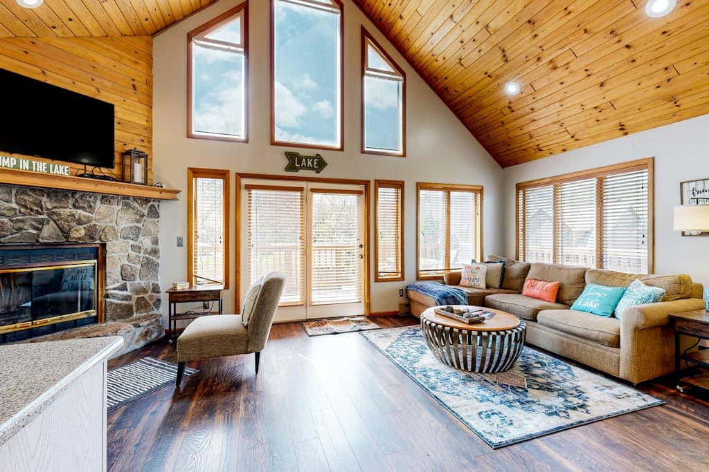 5BR - Cozy Retreat - Fireplace