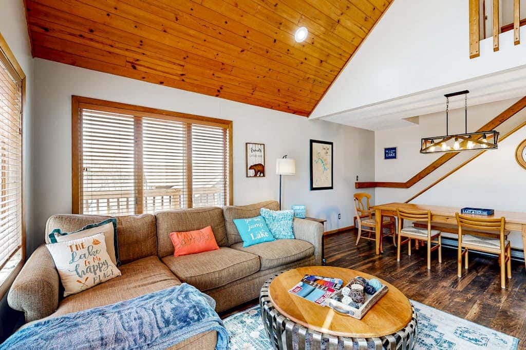 5BR - Cozy Retreat - Fireplace