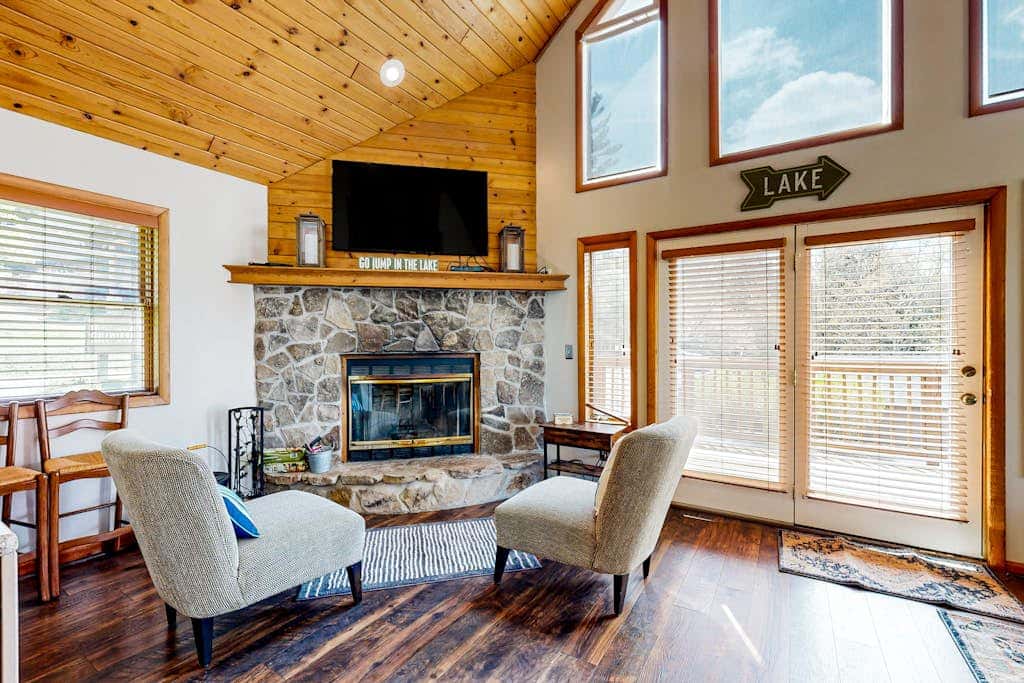 5BR - Cozy Retreat - Fireplace