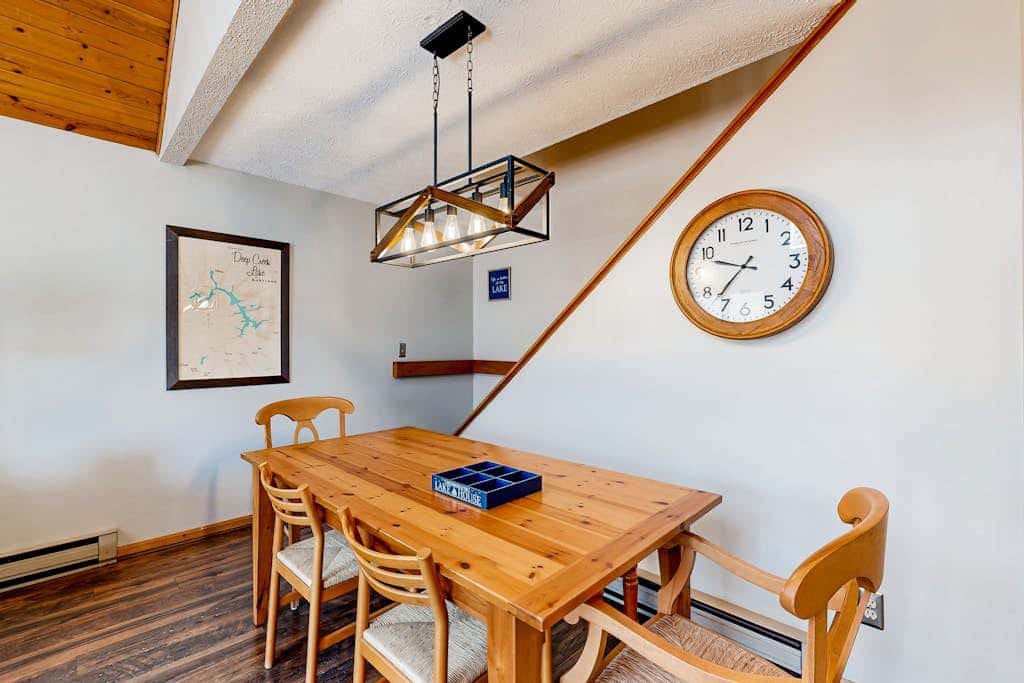 5BR - Cozy Retreat - Fireplace