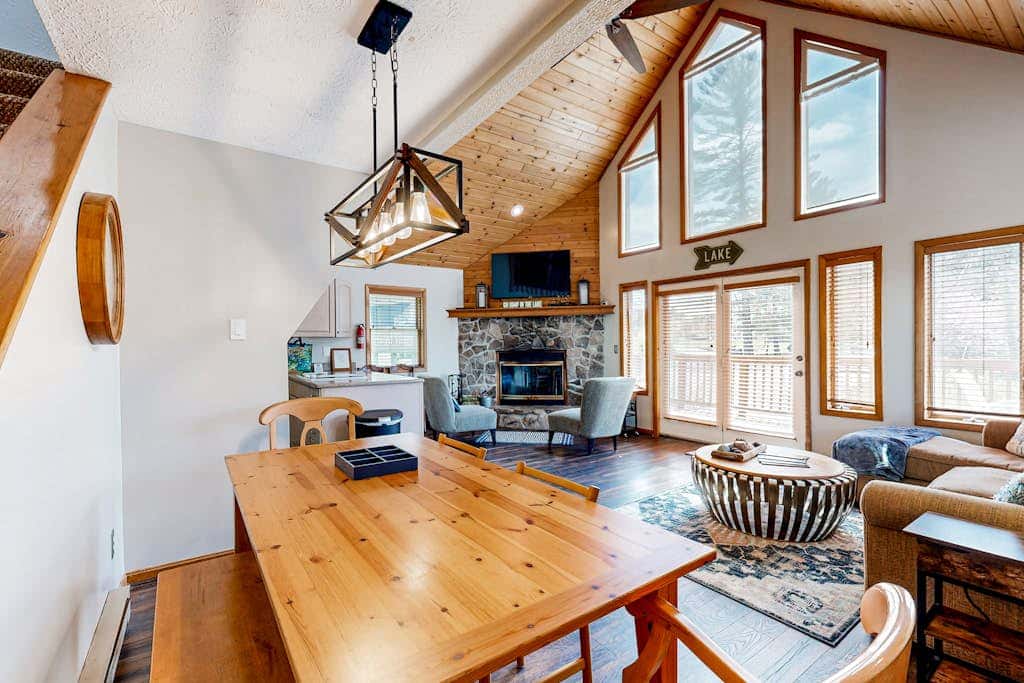 5BR - Cozy Retreat - Fireplace