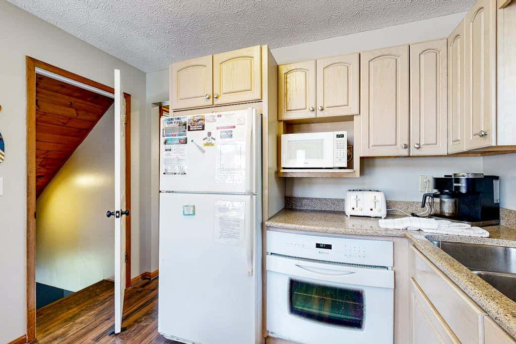 5BR - Cozy Retreat - Fireplace