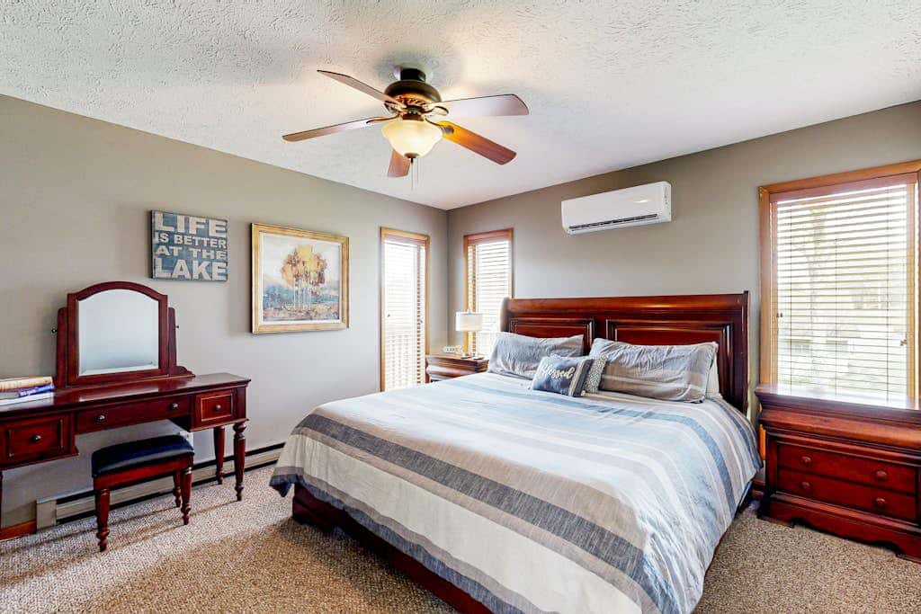 5BR - Cozy Retreat - Fireplace