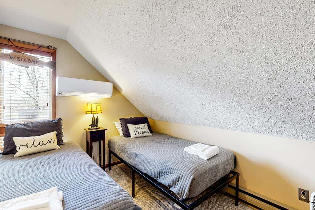 5BR - Cozy Retreat - Fireplace