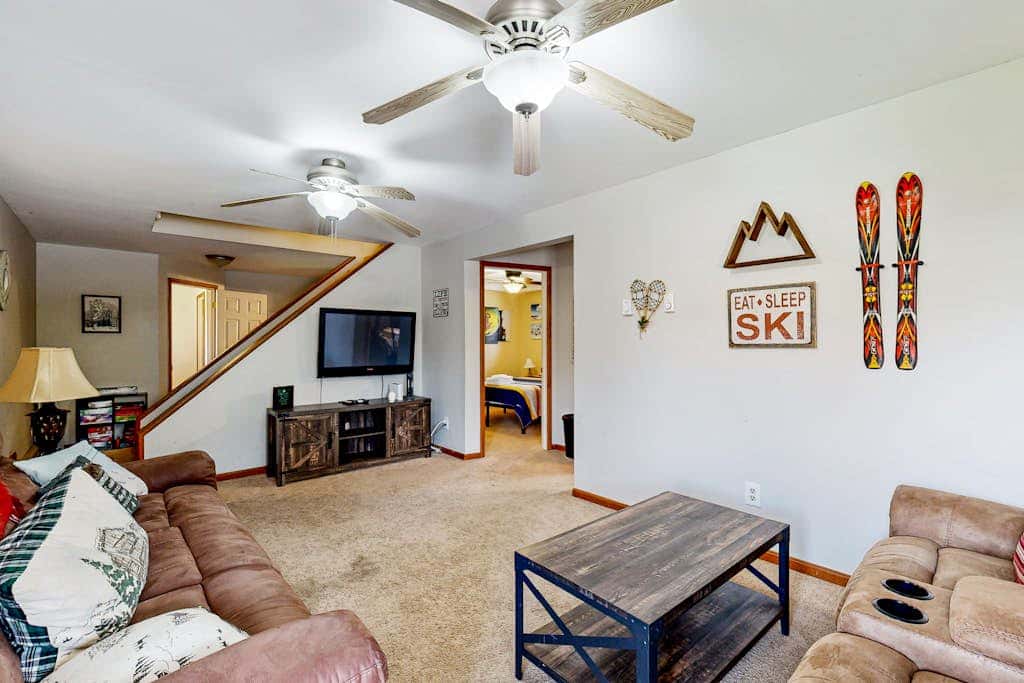 5BR - Cozy Retreat - Fireplace