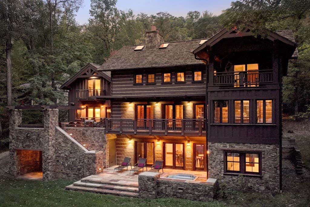 Lakefront 7BR Chalet - HOT TUB - Swanton