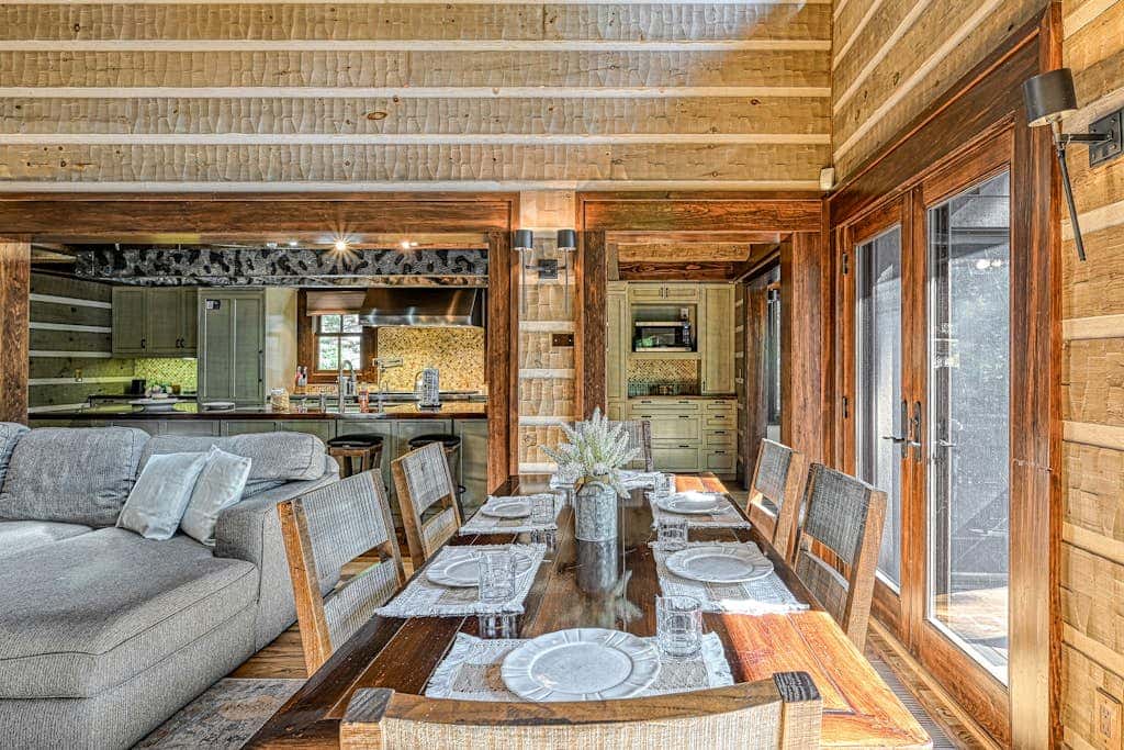 Lakefront 7BR Chalet - HOT TUB - Swanton