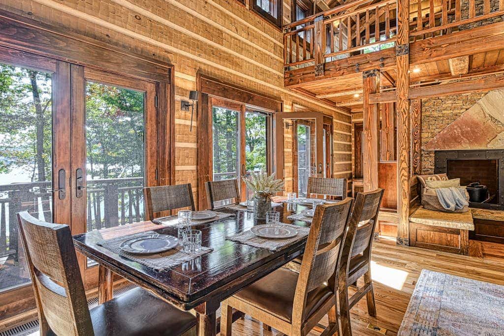 Lakefront 7BR Chalet - HOT TUB - Swanton