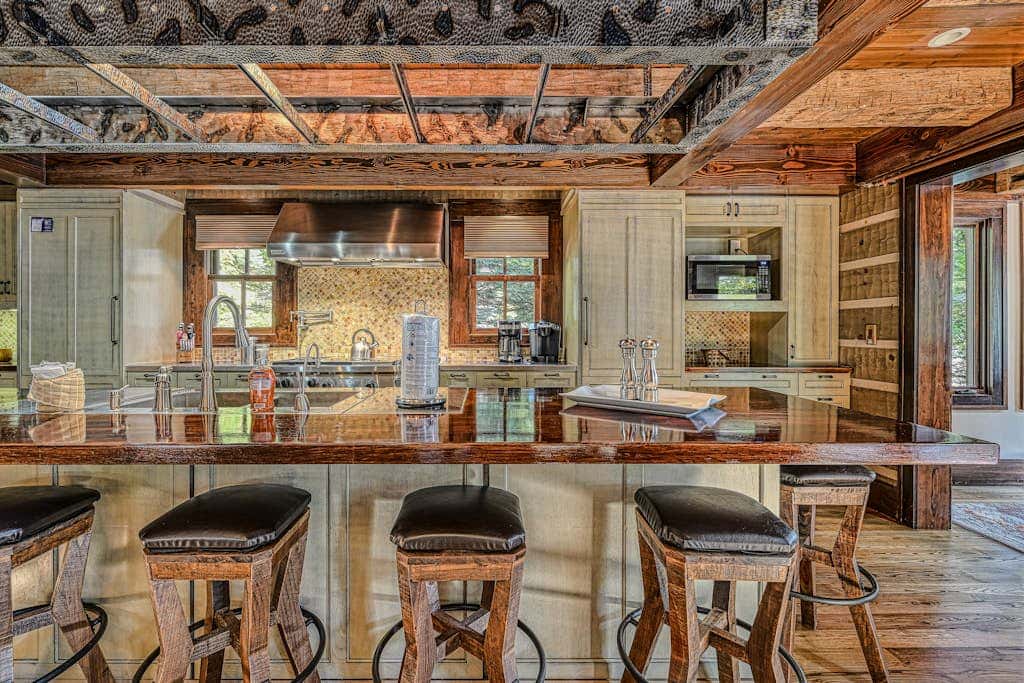 Lakefront 7BR Chalet - HOT TUB - Swanton
