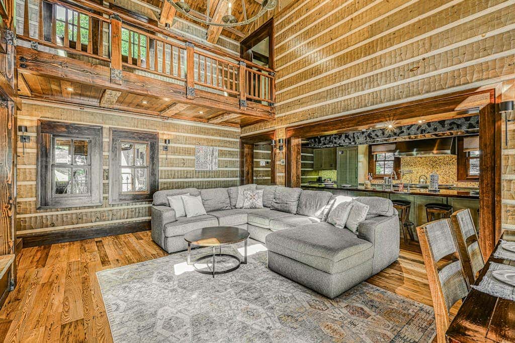 Lakefront 7BR Chalet - HOT TUB - Swanton