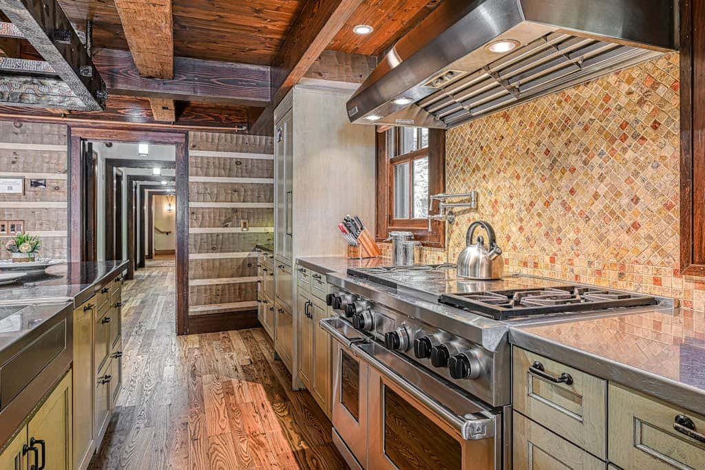 Lakefront 7BR Chalet - HOT TUB - Swanton