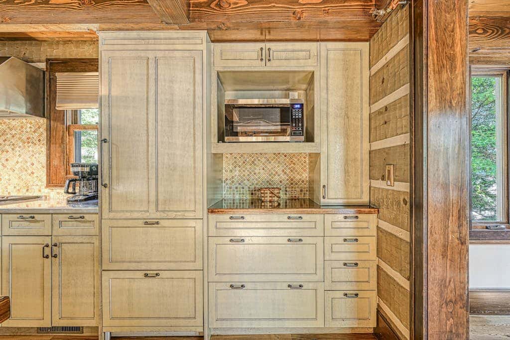 Lakefront 7BR Chalet - HOT TUB - Swanton