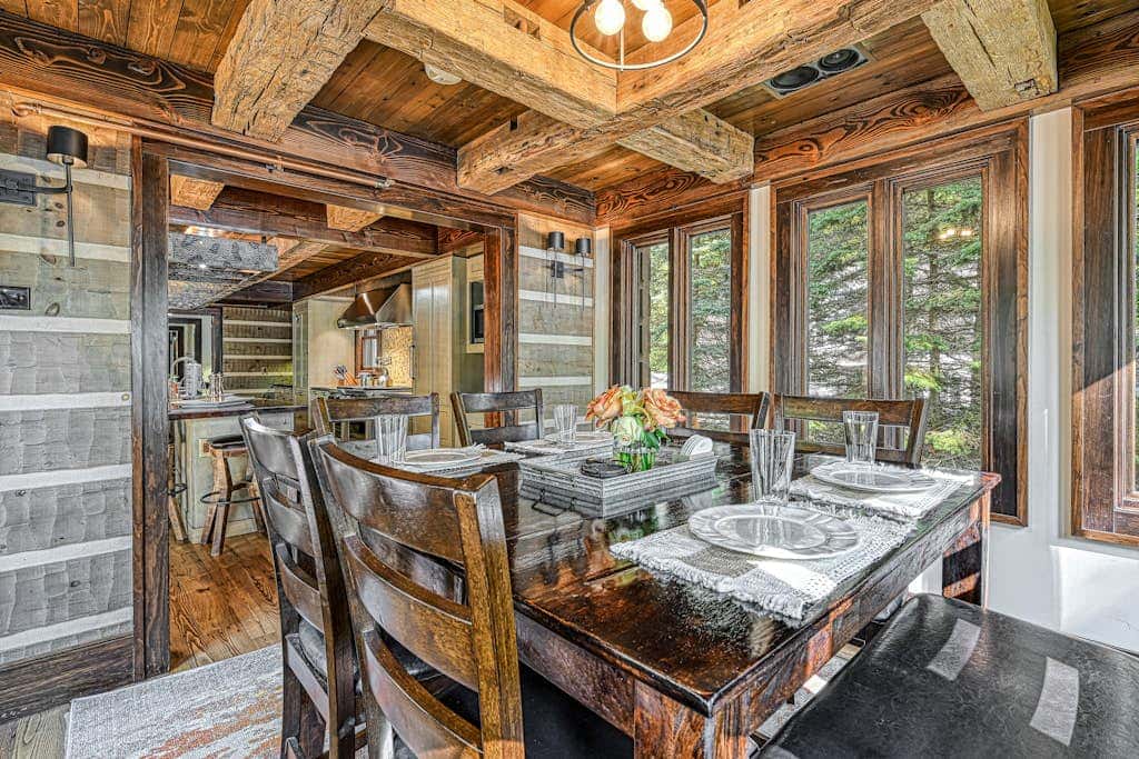 Lakefront 7BR Chalet - HOT TUB - Swanton