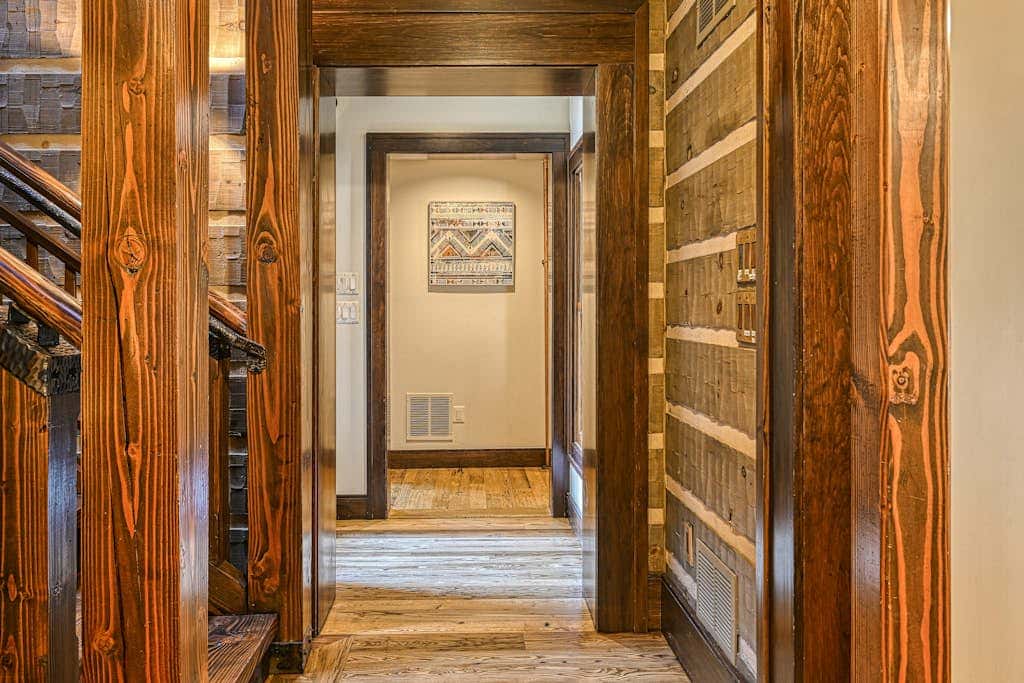 Lakefront 7BR Chalet - HOT TUB - Swanton