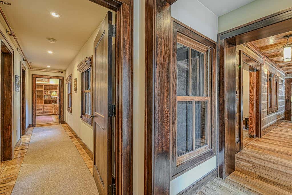 Lakefront 7BR Chalet - HOT TUB - Swanton