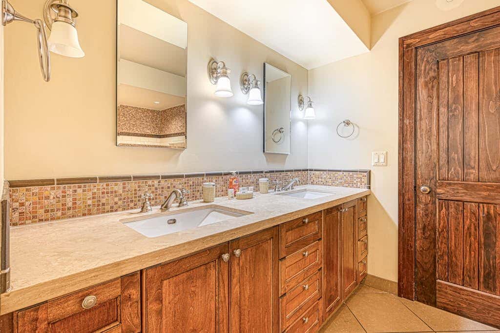 Lakefront 7BR Chalet - HOT TUB - Swanton