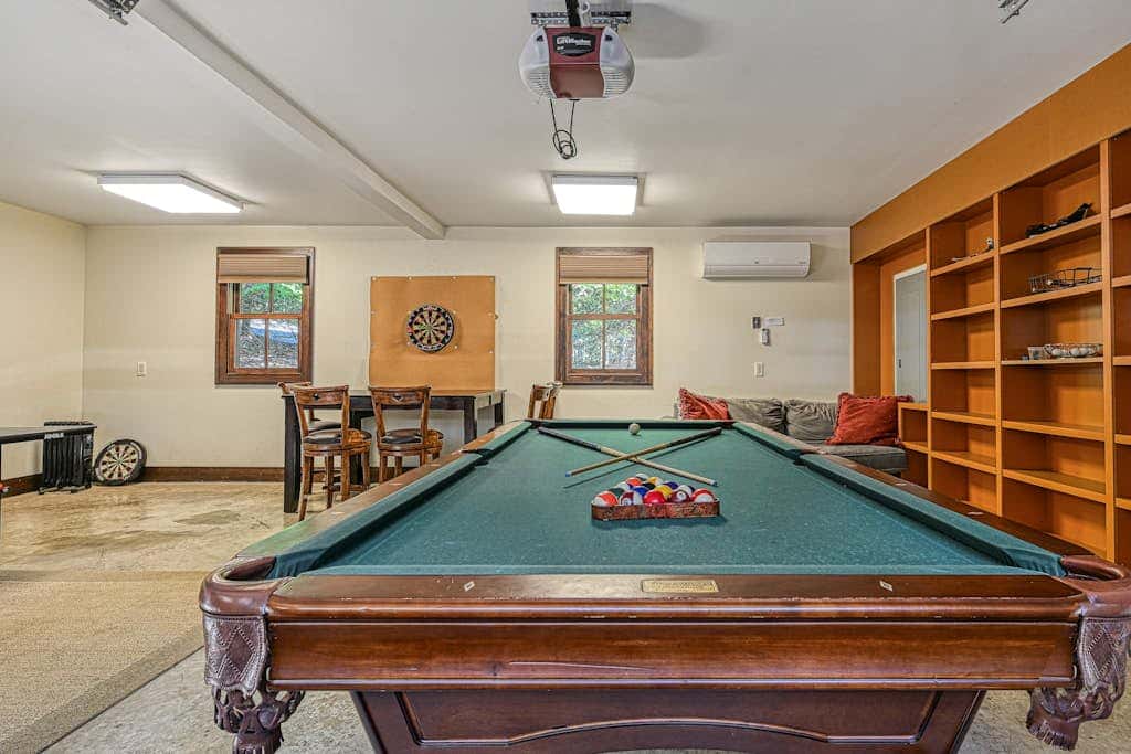 Lakefront 7BR Chalet - HOT TUB - Swanton