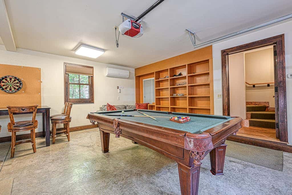 Lakefront 7BR Chalet - HOT TUB - Swanton
