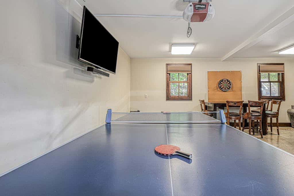 Lakefront 7BR Chalet - HOT TUB - Swanton