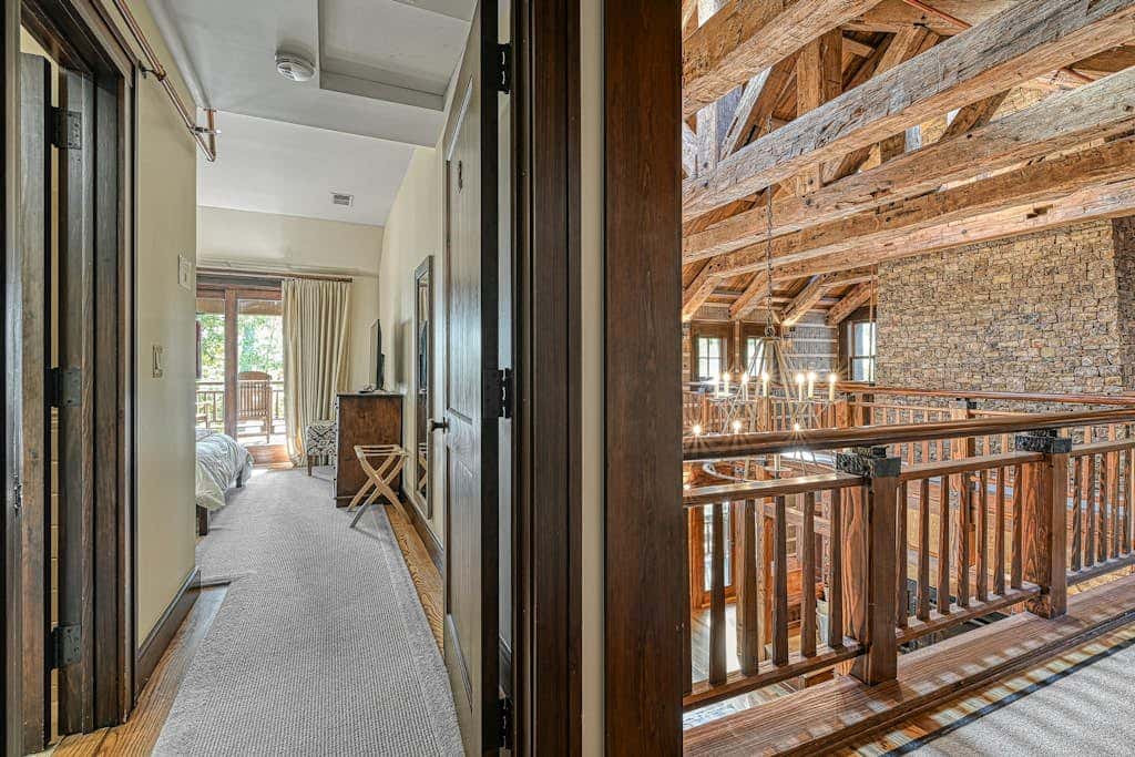 Lakefront 7BR Chalet - HOT TUB - Swanton