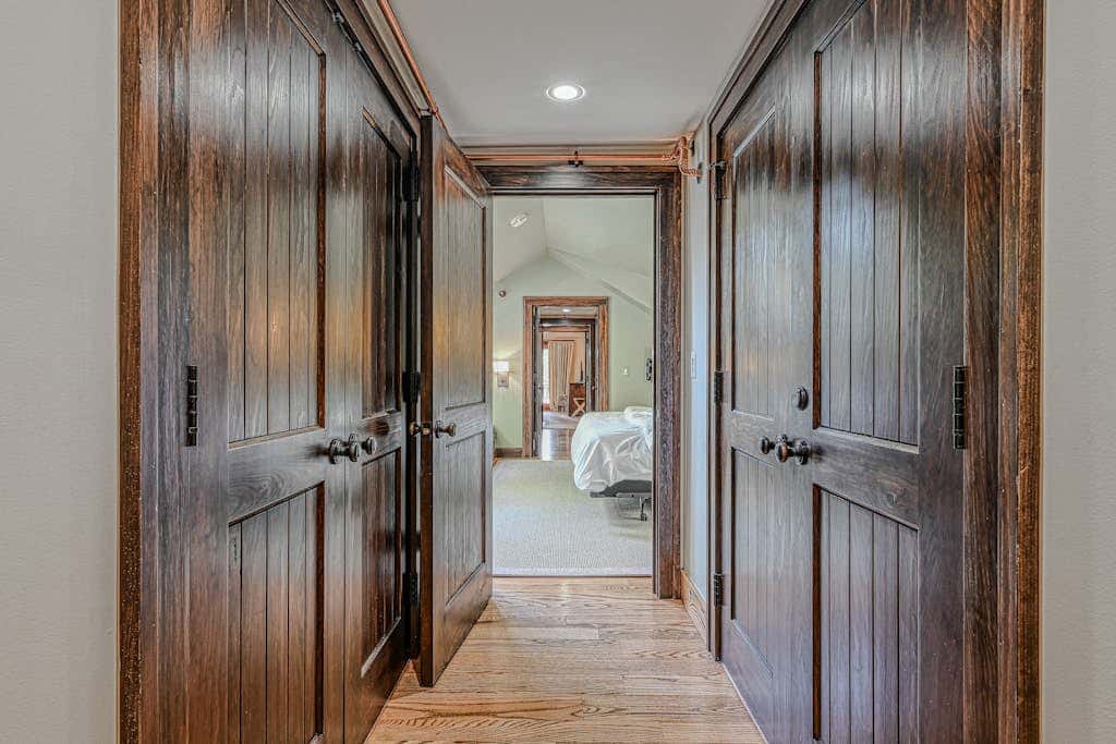 Lakefront 7BR Chalet - HOT TUB - Swanton