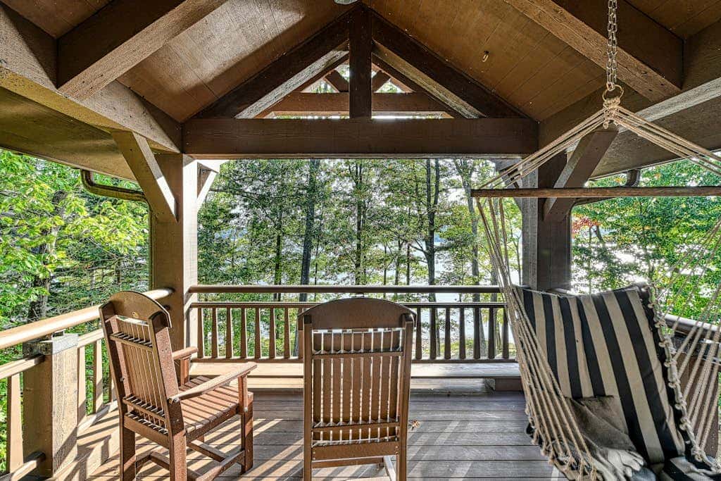Lakefront 7BR Chalet - HOT TUB - Swanton