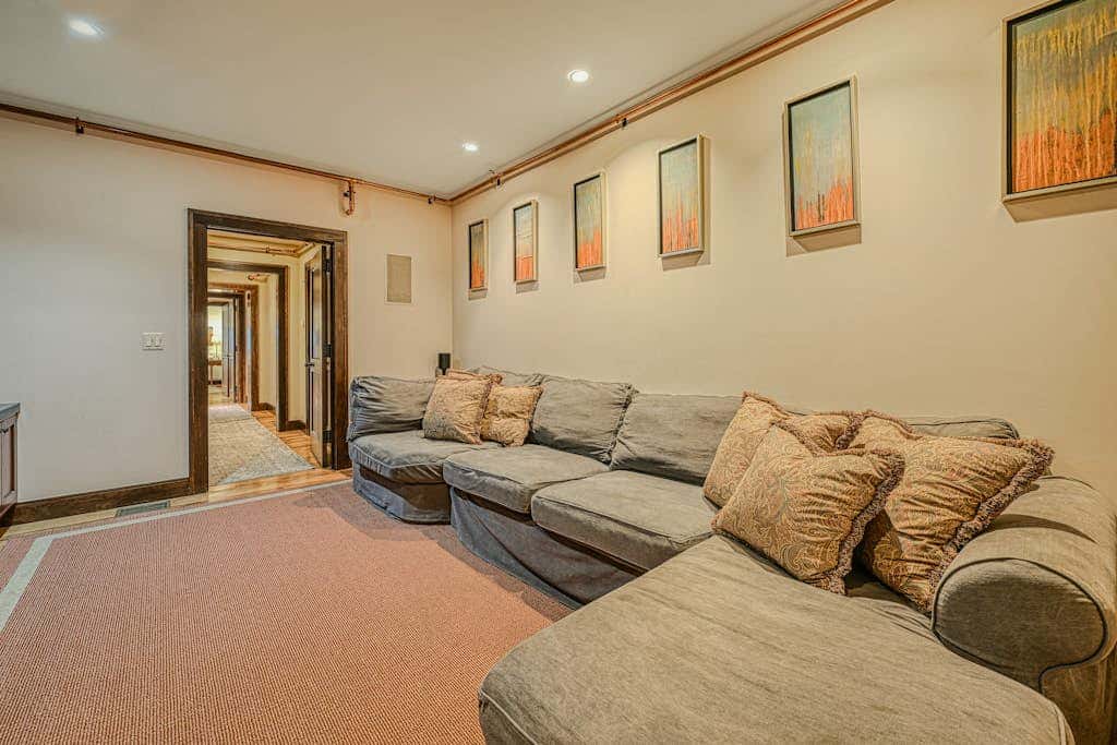 Lakefront 7BR Chalet - HOT TUB - Swanton