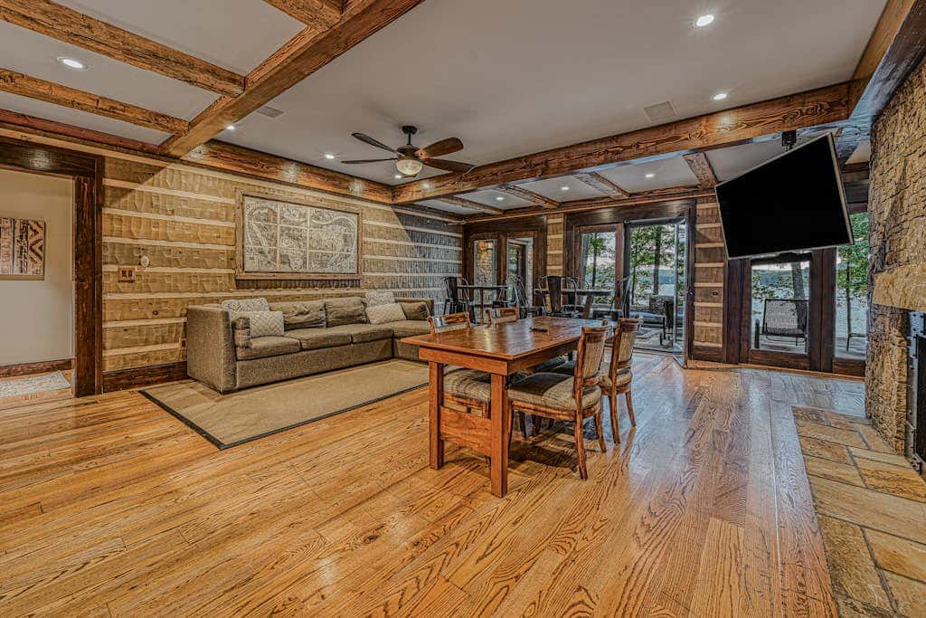 Lakefront 7BR Chalet - HOT TUB - Swanton
