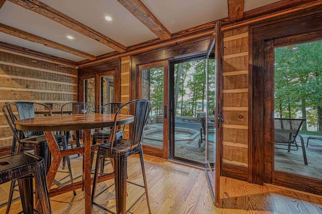 Lakefront 7BR Chalet - HOT TUB - Swanton
