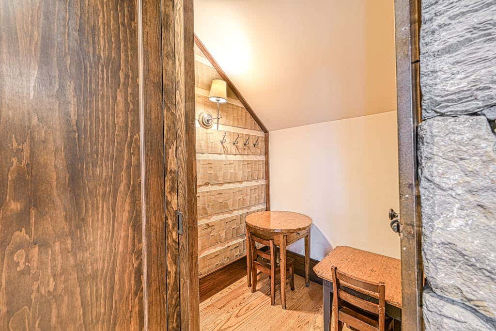 Lakefront 7BR Chalet - HOT TUB - Swanton