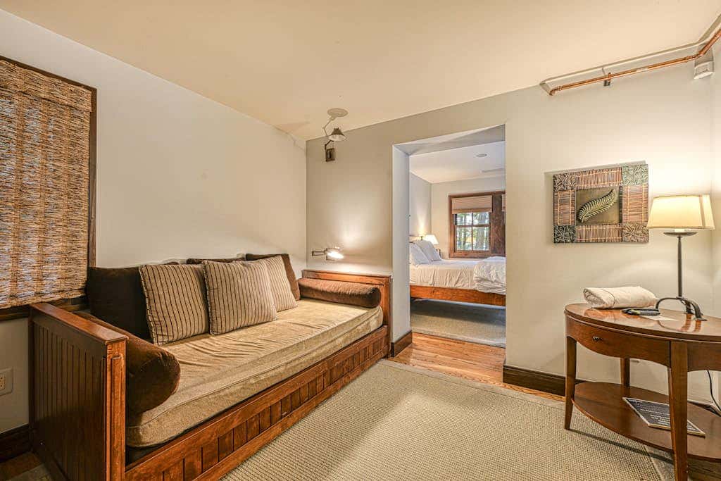 Lakefront 7BR Chalet - HOT TUB - Swanton