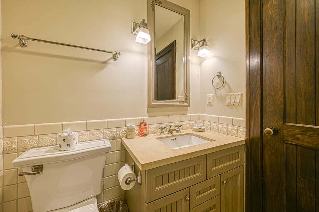 Lakefront 7BR Chalet - HOT TUB - Swanton