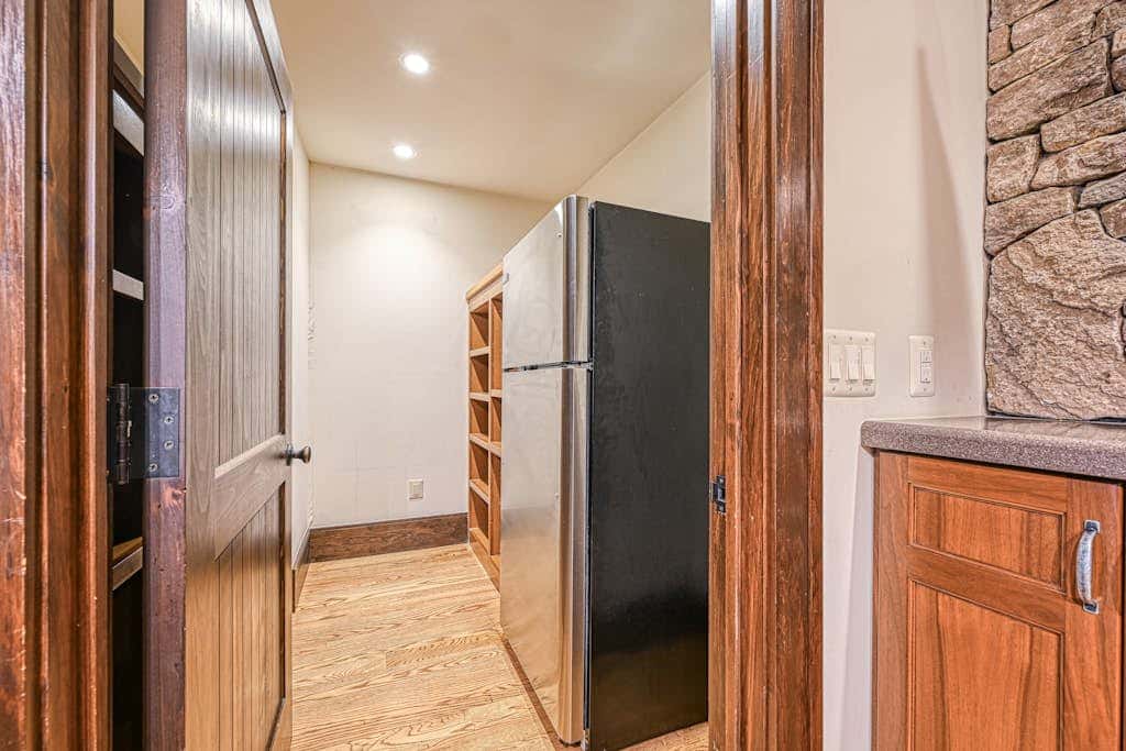 Lakefront 7BR Chalet - HOT TUB - Swanton