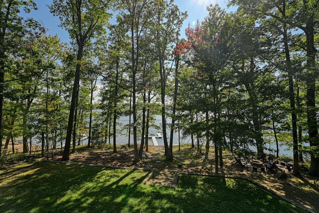 Lakefront 7BR Chalet - HOT TUB - Swanton