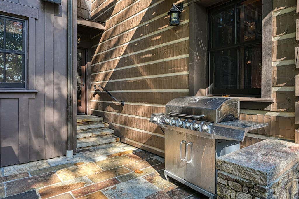 Lakefront 7BR Chalet - HOT TUB - Swanton