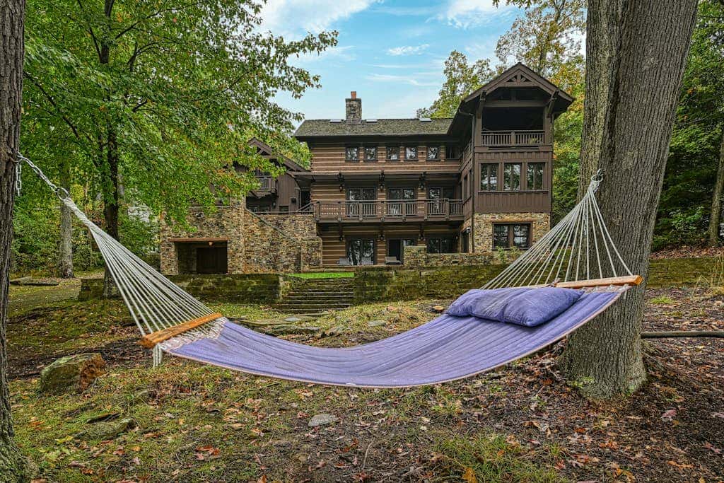 Lakefront 7BR Chalet - HOT TUB - Swanton