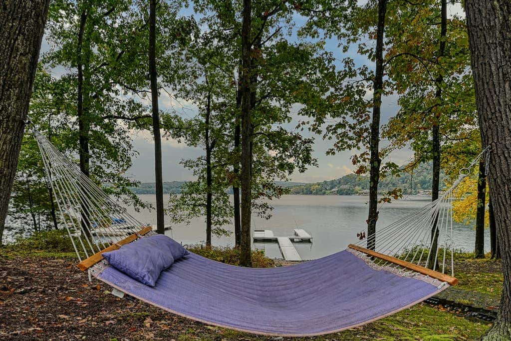 Lakefront 7BR Chalet - HOT TUB - Swanton