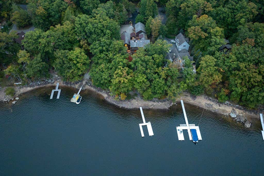 Lakefront 7BR Chalet - HOT TUB - Swanton