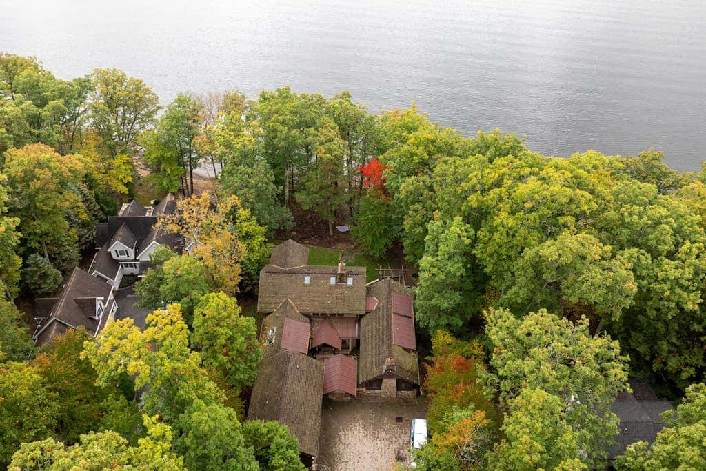 Lakefront 7BR Chalet - HOT TUB - Swanton
