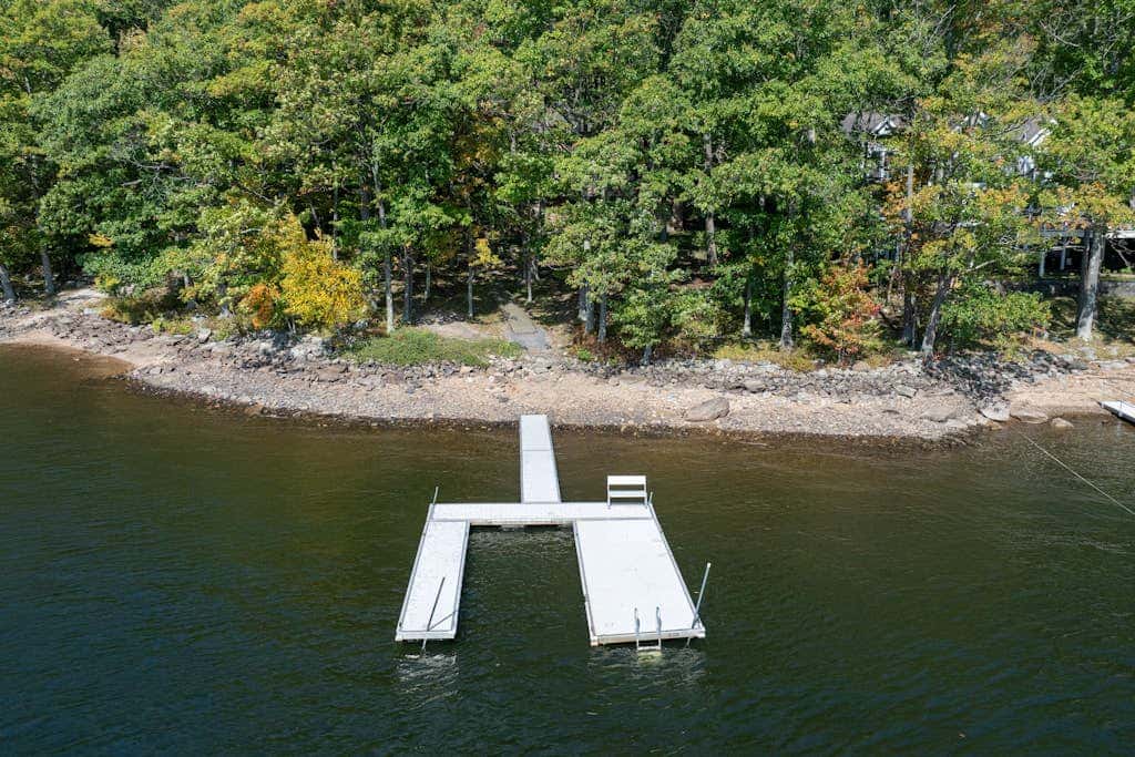 Lakefront 7BR Chalet - HOT TUB - Swanton