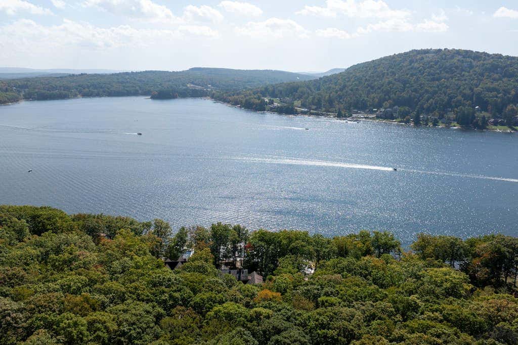 Lakefront 7BR Chalet - HOT TUB - Swanton
